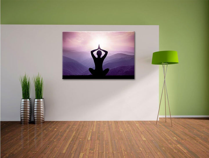 Pixxprint Meditierender Mann in den Bergen / 100x70cm Leinwandbild bespannt auf Holzrahmen/Wandbild