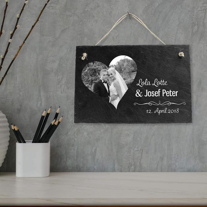 wandmotiv24 Schiefertafel Hochzeit, Aufhängeschild mit Strick, Personalisierbar Digitaldruck Schwarz