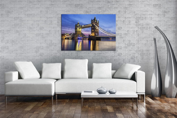 leuchtende Tower Bridge in London Format: 80x60 cm als Leinwandbild, Motiv fertig gerahmt auf Echtho