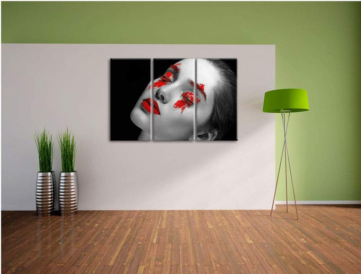 Frau mit roten Pulver auf Lippen und Augen schwarz/weiss 3-Teiler Leinwandbild 120x80 Bild auf Leinw