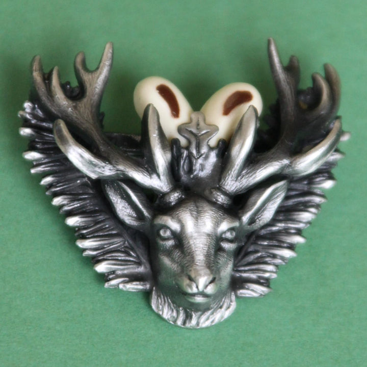 Breiter Hutanstecker Hutabzeichen Hutschmuck Anstecker hochwertiger Hirsch mit Grandeln aus Zinn Tra