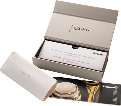 Pelikan Füllhalter Souverän 400, Schwarz-Blau, Feder M (mittel), hochwertiger Kolbenfüller im Gesche