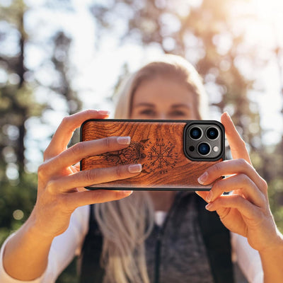 Carveit Holz Cover für iPhone 15 Pro Max hülle, Kompatibel mit Magsafe Silikon Stossfeste Cover, Mag