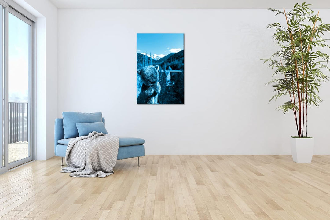 deyoli niedlicher Wombat mit traumhafter Landschaft Format 100x70 Effekt: Monocrome Blau als Leinwan