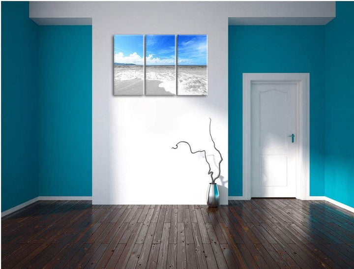 Sandstrand mit Welle bei azurblauen Himmel schwarz/weiss 3-Teiler Leinwandbild 120x80 Bild auf Leinw