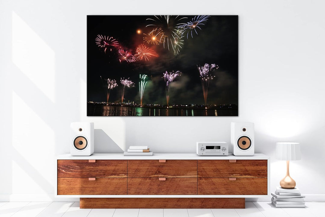 aufsteigendes Feuerwerk in der Nacht Format: 80x60 als Leinwandbild, Motiv fertig gerahmt auf Echtho