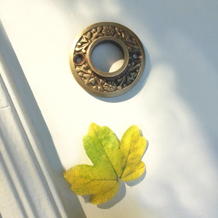 Antikas - Rosettengarnitur Antik-Stil Türbeschläge mit Rosetten Zimmertür Messingbeschlag