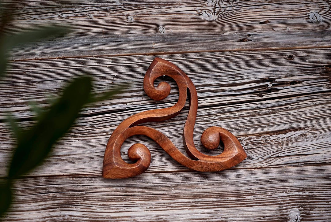 Windalf Pagan Celtic Holzbild Sheena Ø 30 cm Keltische Triskele als Wandornament Fairy Bohemian Gesc