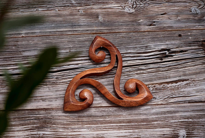 Windalf Pagan Celtic Holzbild Sheena Ø 30 cm Keltische Triskele als Wandornament Fairy Bohemian Gesc