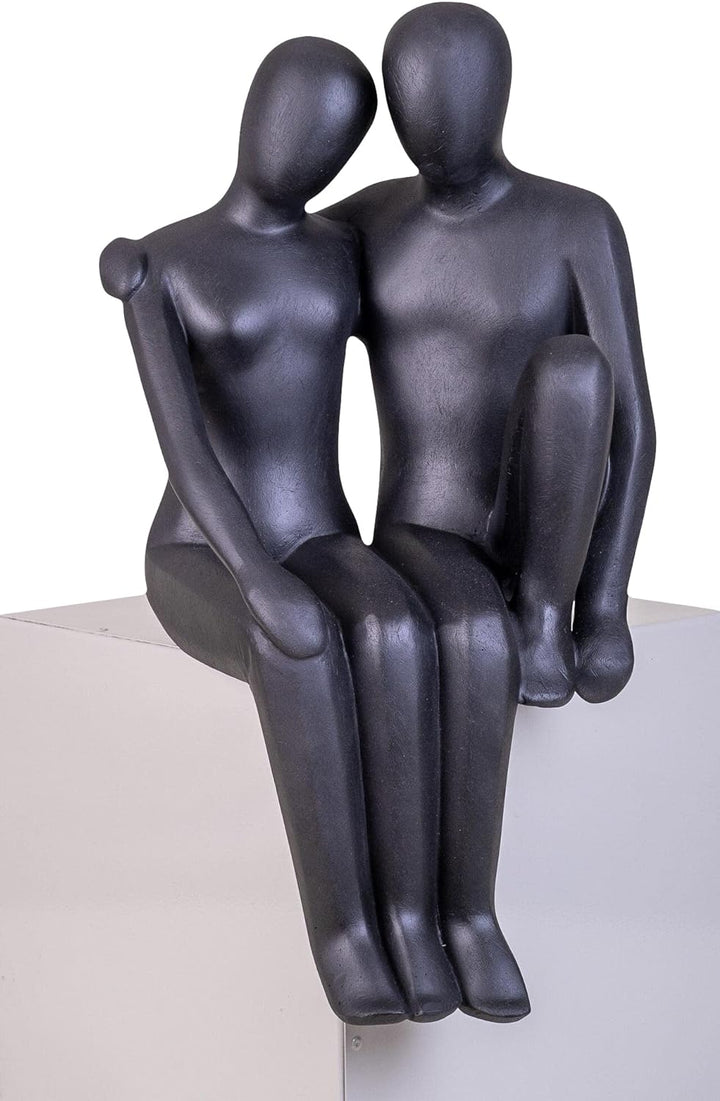 IDYL Moderne Skulptur Figur Sandsteinguss Sitzendes Liebespaar | wetterfest | schwarz | 29x27x55 cm