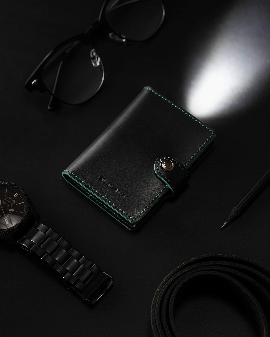 Ledlenser Lite Wallet Portemonnaie, Matte Dark Forest, integrierter RFID-Schutz, aufladbares LED-Lic