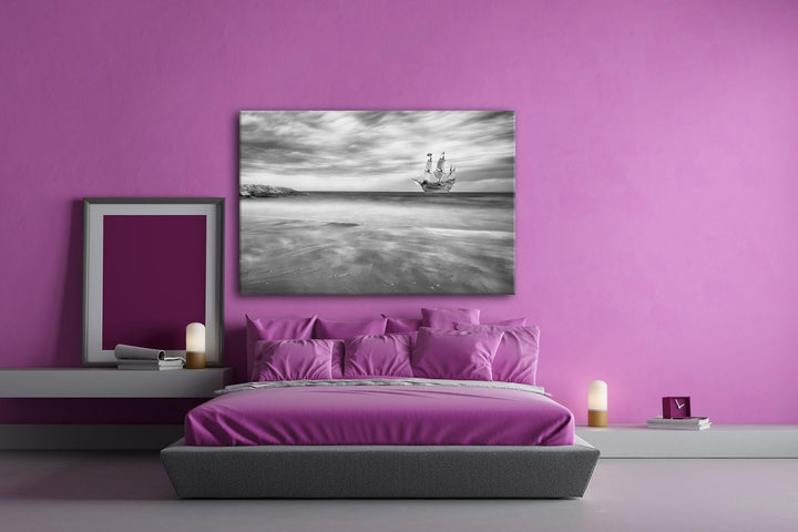 Segelschiff im blauen Meer an der Küste Format: 80x60 Effekt: Schwarz/Weiss als Leinwandbild, Motiv