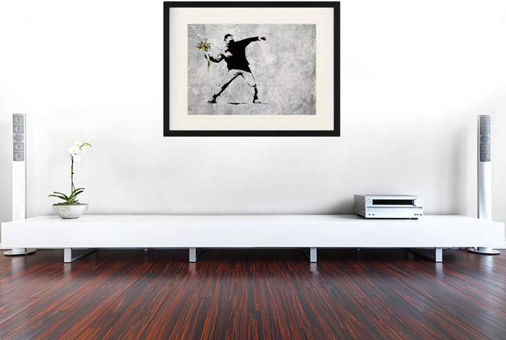 1art1 Banksy Poster Der Blumenwerfer, Graffiti Streetart Gerahmtes Bild Mit Edlem Passepartout | Wan