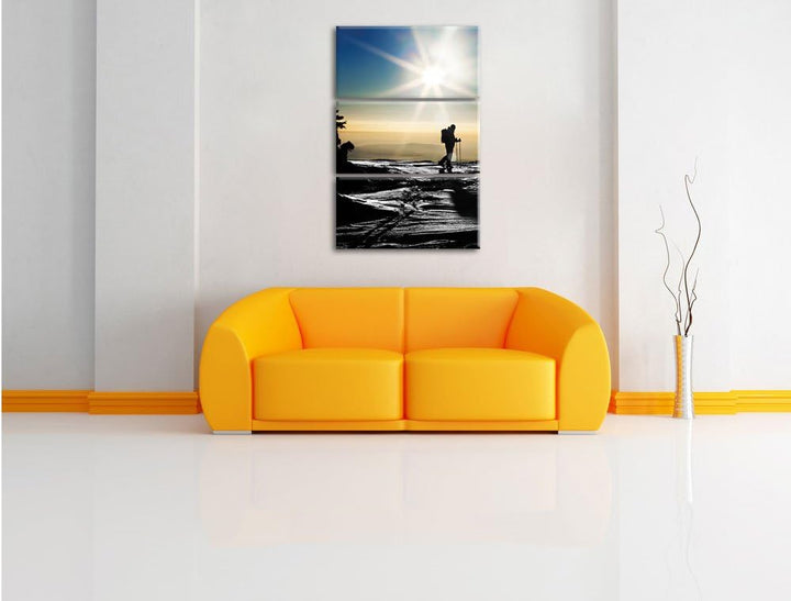 Pixxprint Ski Langläufer auf Berg schwarz/weiss 3-Teiler Leinwandbild 120x80 Bild auf Leinwand