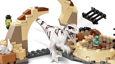 Lego Jurassic World Set - Atrociraptor: Motorradverfolgungsjagd 76945 + Polybag Dinosaurier-Markt 30