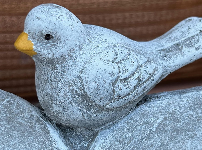 stoneandstyle kleine Vogeltränke mit Vogel frostfest Steinguss