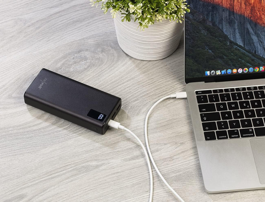 revolt Powerbank 12V: USB-Powerbank, 20.000 mAh, USB-C PD, Display, Metall, QC3.0, 3 A, 20 W (Powerb