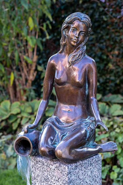 IDYL Rottenecker Bronze-Skulptur Jasmin wasserspeiend | 41x30x24 cm | Wasserspucker handgefertigt |