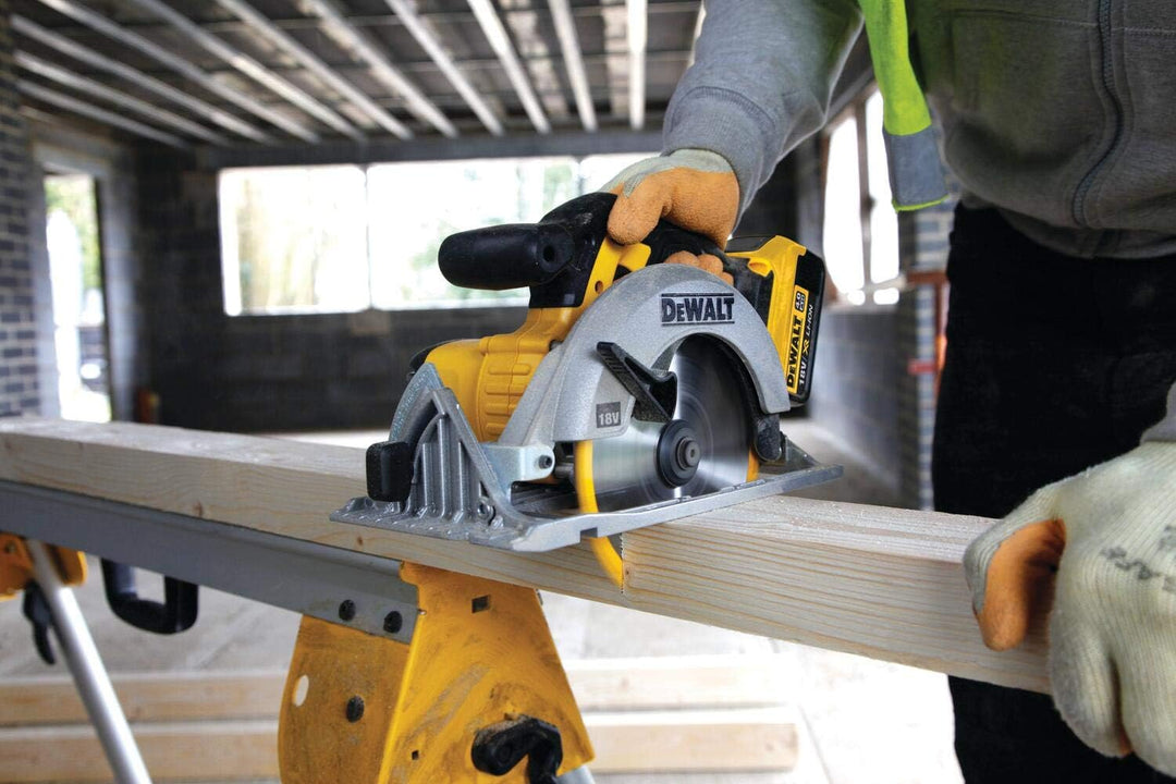 DeWalt Akku-Handkreissäge/ Akku-Kreissäge (18 Volt, 4,0 Ah, Vollmetall-Getriebe, inkl. 2x XR Li-Ion