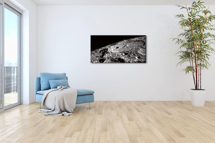 Oberfläche des Mondes Panorama 120x60 cm als Leinwandbild, Motiv fertig gerahmt auf Echtholzrahmen,