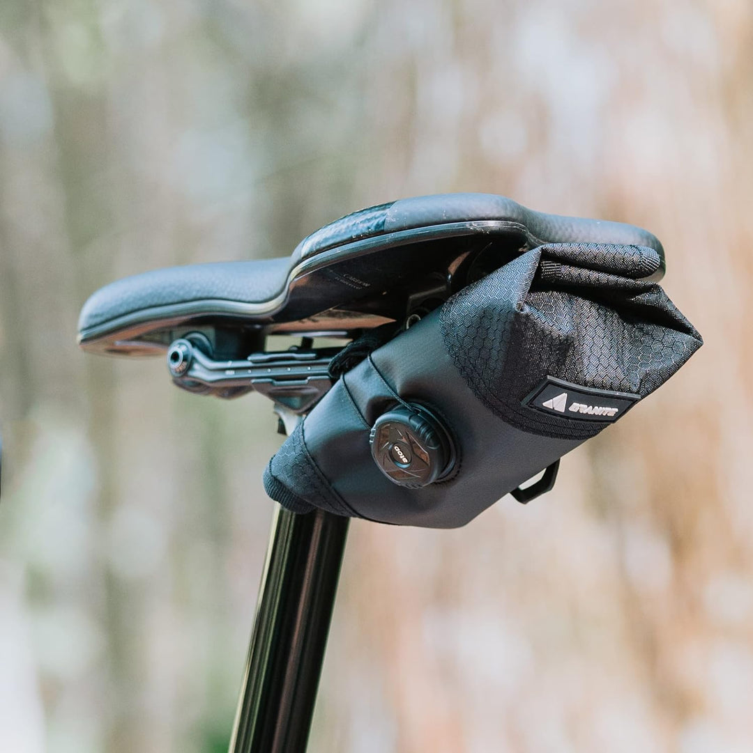Granite Quiver Werkzeug-Rolltasche für Gravel-, Road- und Mountainbikes. Mit Roll-Up-System und Dial