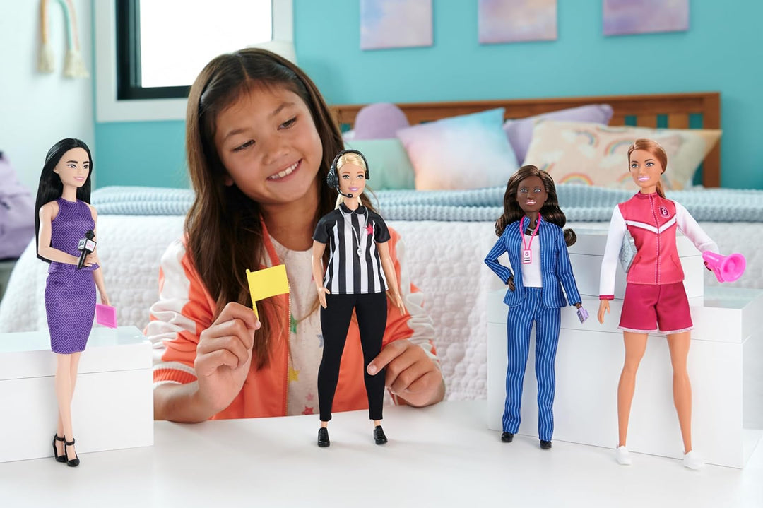 BARBIE Sportwelt - 4 einzigartige Puppen mit Managerin, Trainerin, Schiedsrichterin und Sportreporte