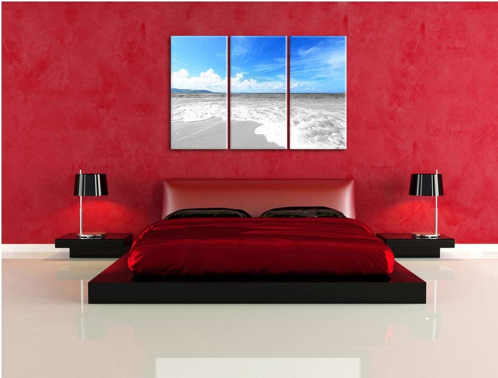 Sandstrand mit Welle bei azurblauen Himmel schwarz/weiss 3-Teiler Leinwandbild 120x80 Bild auf Leinw
