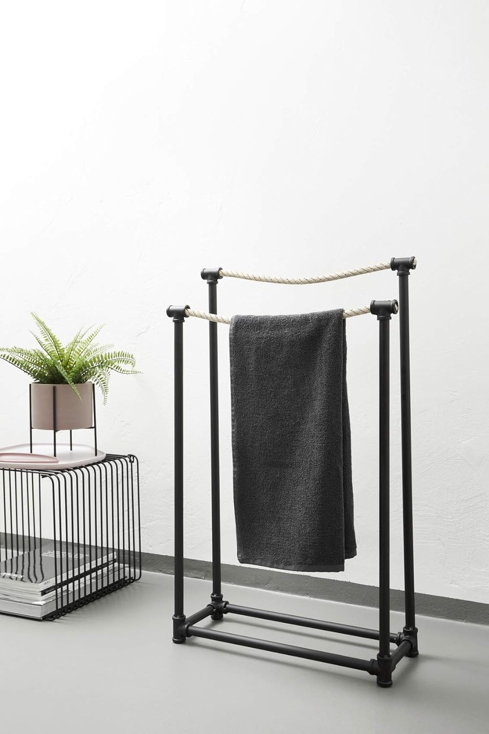 WENKO Handtuchständer Osuna - Kleiderständer, Metall, 50.5 x 85.5 x 20 cm, Schwarz