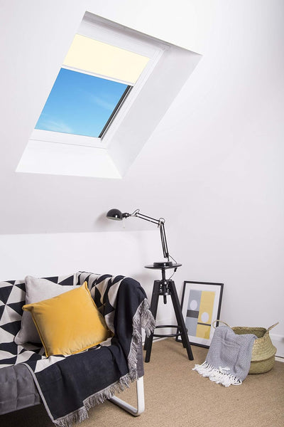 Bloc Jalousien für Velux Dachfenster, weisser Aluminiumrahmen, cremefarbene Verdunkelung, M08 M08 We