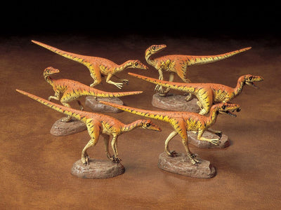 TAMIYA 60105-1:35 Velociraptors Pack of Six