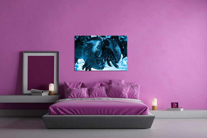 deyoli appetitlicher Granatapfel Format 80x60 Effekt: Monocrome Blau als Leinwandbild, Motiv fertig
