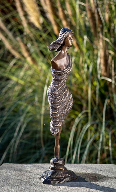 IDYL Bronze-Skulptur Moderne Frau | 55x18x11 cm |Bronze-Figur handgefertigt | Gartenskulptur - Wohnb