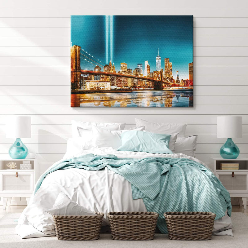 PICANOVA – Bild auf Leinwand New York Manhattan Brooklyn Bridge at Night 100x75cm – Leinwandbild – P