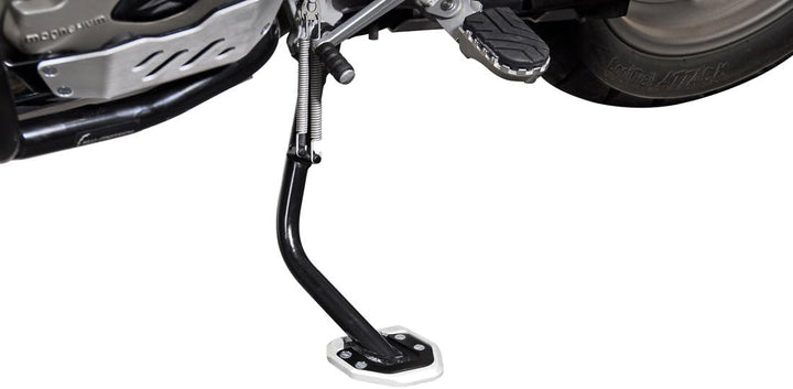 SW-MOTECH Seitenständerfuss-Verbreiterung Schwarz/Silbern. BMW R1200GS / R1200GS Adventure.