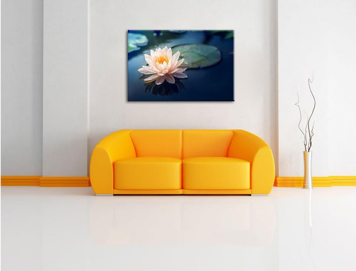 Pixxprint Eine schöne rosa Lotosblume in Teich, Format: 100x70 auf Leinwand, 100x70