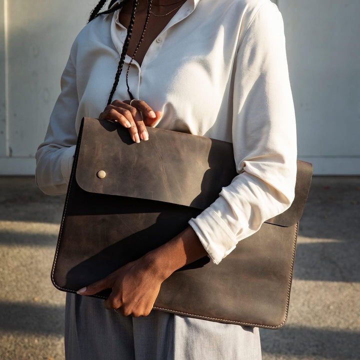 MegaGear Genuine Leather MacBook Bag 13.3 Inch - Chestnut Chestnut 13-13.3 inches, Chestnut 13-13.3