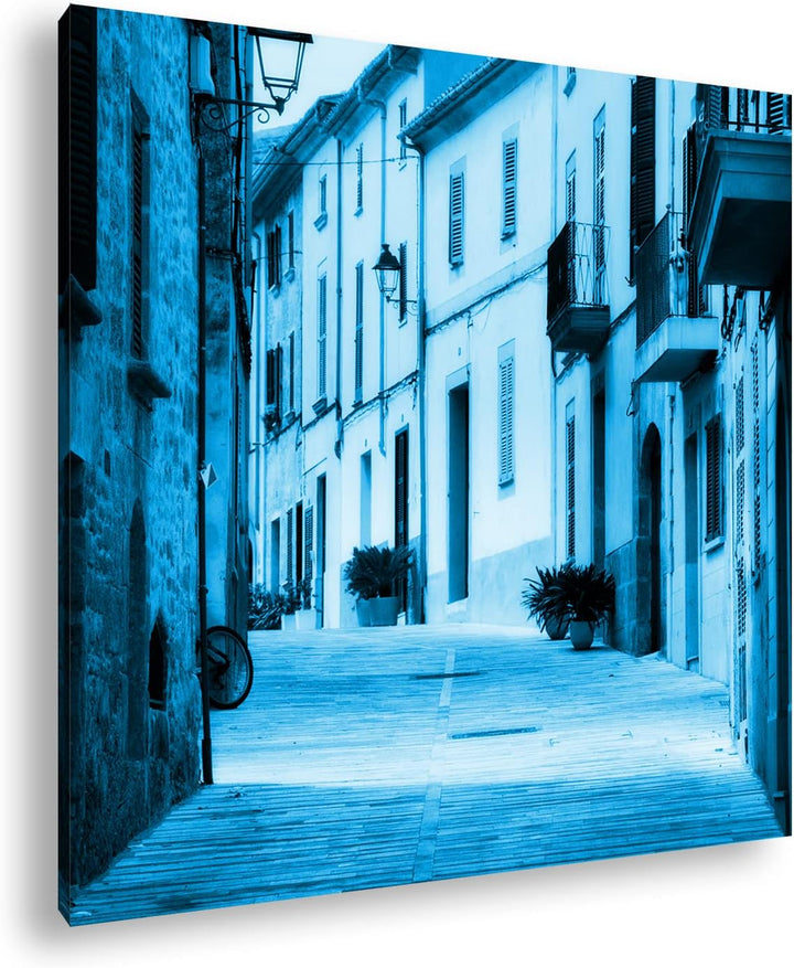 Fussweg in der Altstadt Format: 70x70 cm Effekt: Monocrome Blau als Leinwandbild, Motiv fertig gerah