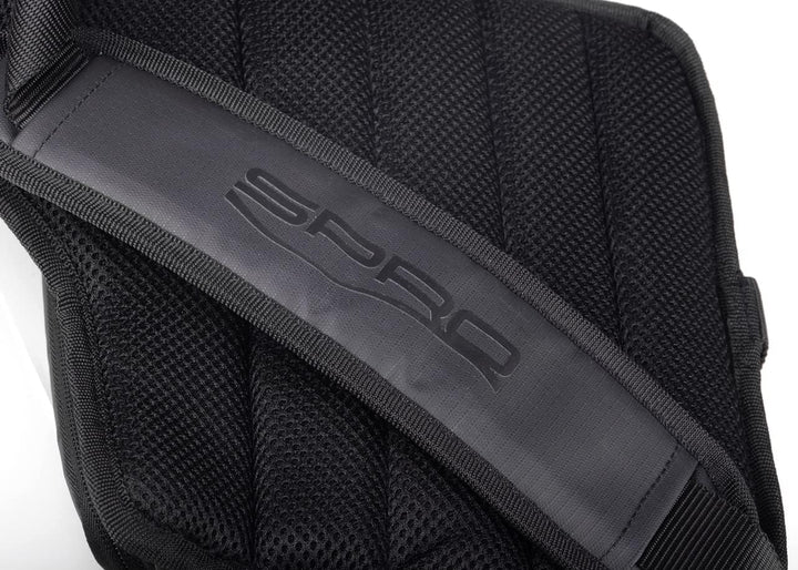 Spro Predator Shoulder Bag 25x11x27cm - Kunstködertasche für Spinnfischer, Schultertasche zum Street