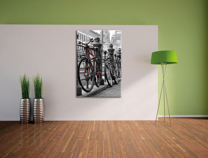 Pixxprint Fahrräder an Wasserstrasse schwarz/weiss als Leinwandbild/Grösse: 100x70 / Wandbild/Kunstd