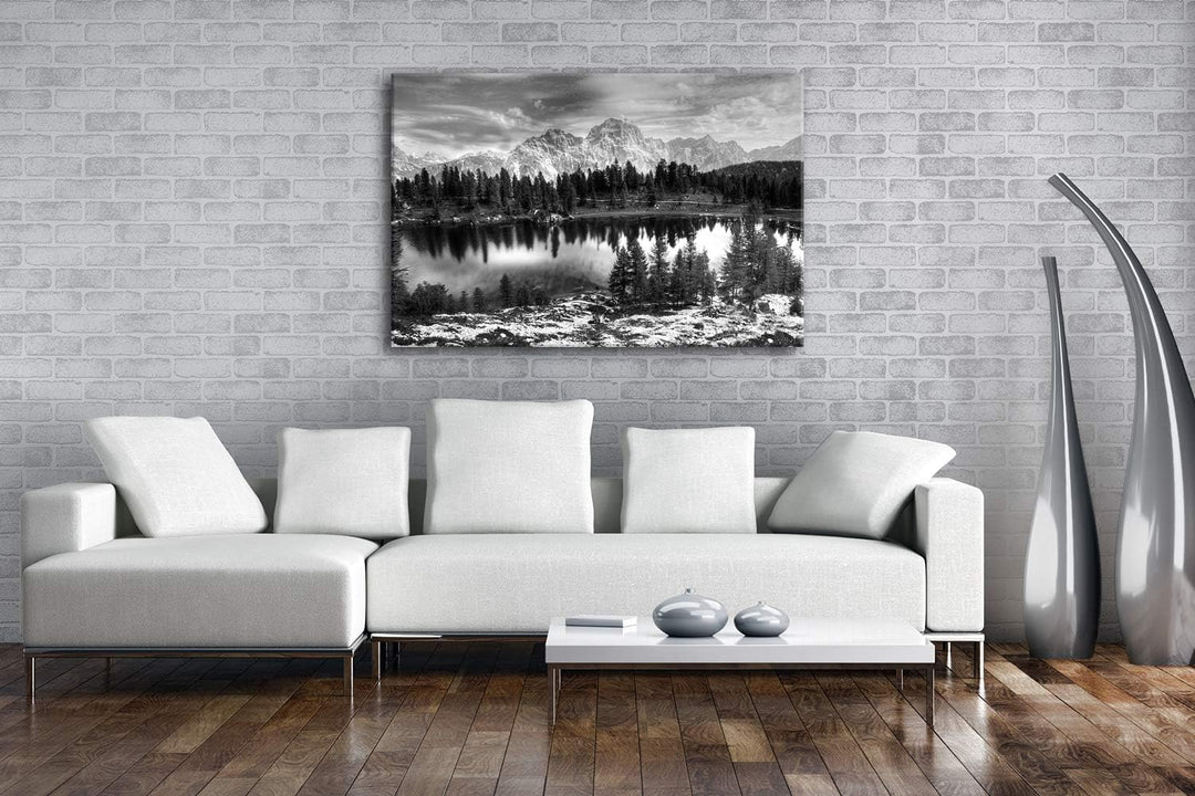 zauberhafter See in den Bergen Format: 60x40 Effekt: Schwarz&Weiss als Leinwand, Motiv fertig gerahm