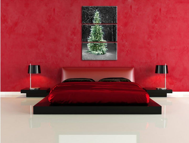 Pixxprint Weihnachtsbaum im Winterwald als Leinwandbild/Grösse: 3 Teilig (120x80) cm/Wandbild/Kunstd
