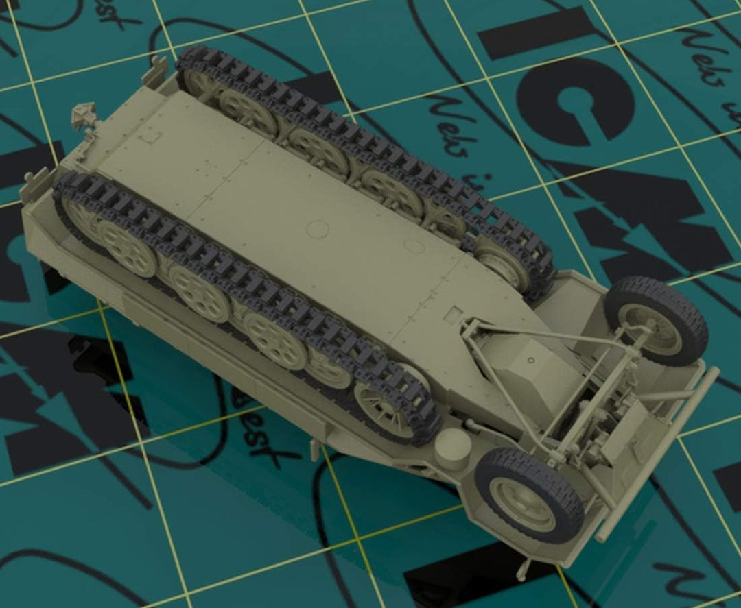 ICM 35103 Sd.Kfz.251/1 AUSF.A with German Infantry Modellbausatz, grau, Mittel