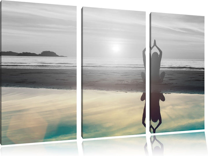 Pixxprint Frau in Einer Yogapose am Strand B&W Detail 3-Teiler Leinwandbild 120x80 Bild auf Leinwand