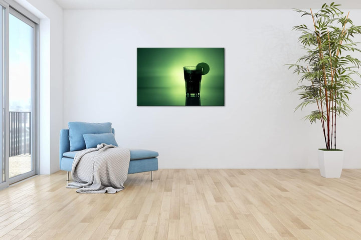 deyoli Cocktail im grün leuchtenden Licht im Format: 100x70 als Leinwandbild, Motiv fertig gerahmt a