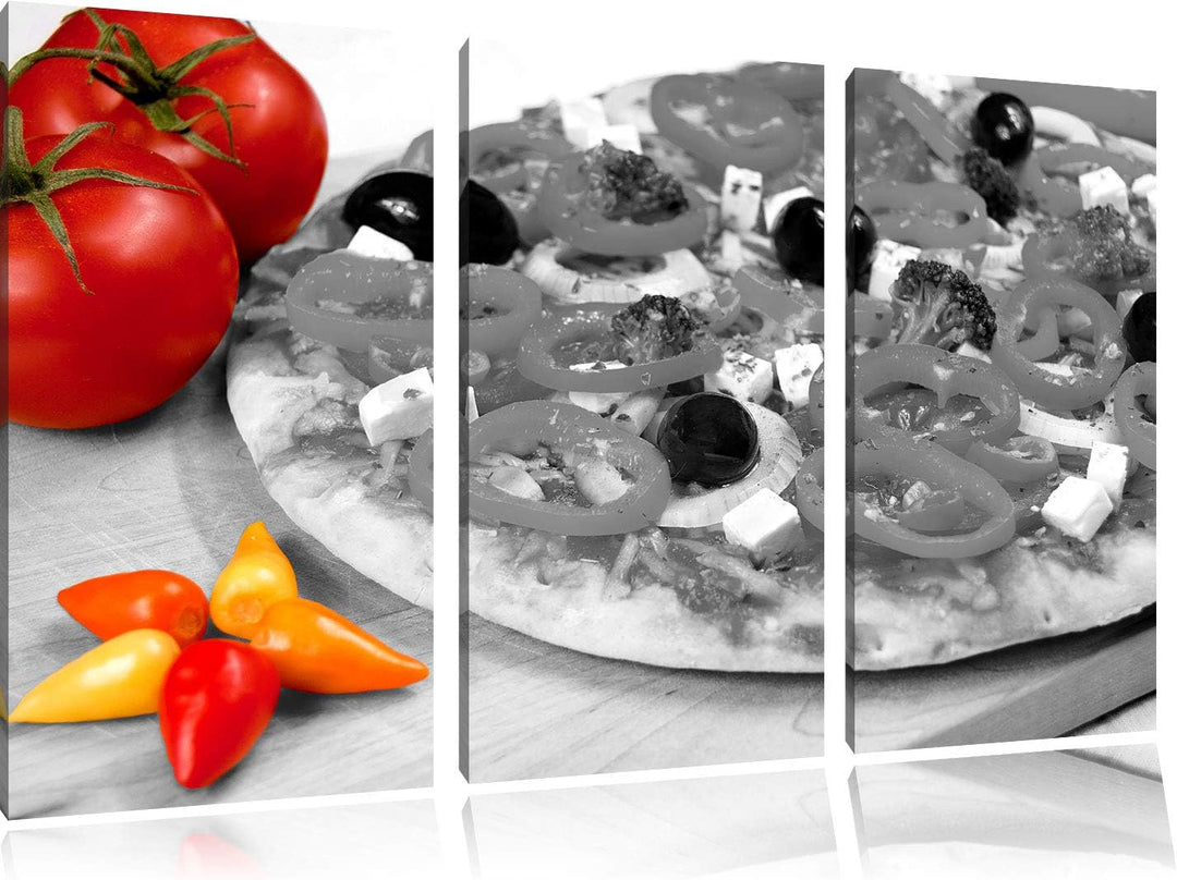 leckere Pizza mit Oliven und Hirtenkäse schwarz/weiss 3-Teiler Leinwandbild 120x80 Bild auf Leinwand