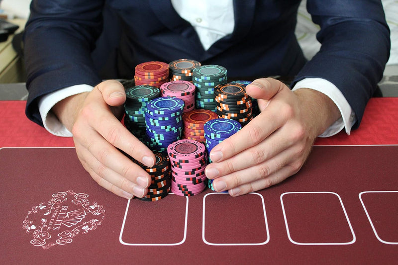 Bullets Playing Cards Profi Pokermatte Rot in 160 x 80cm für den eigenen Pokertisch - Deluxe Pokertu