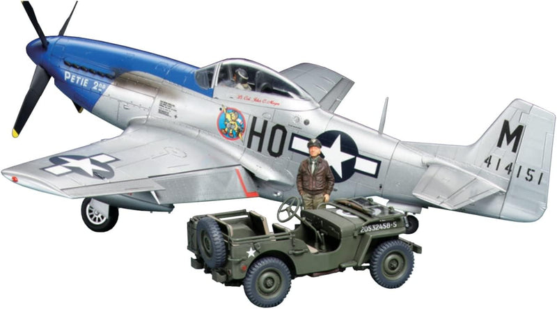 TAMIYA 25205 1:48 US P-51D Mustang & 4x4 Lt.Fahzg. - Modellbausatz,Plastikbausatz, Bausatz zum Zusam