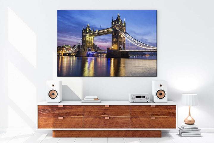 leuchtende Tower Bridge in London Format: 80x60 cm als Leinwandbild, Motiv fertig gerahmt auf Echtho