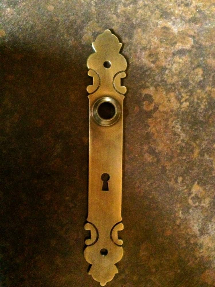 Antikas - Langschild Kotten in Messing patiniert, Biedermeier Türbeschag