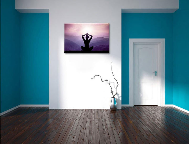 Pixxprint Meditierender Mann in den Bergen / 100x70cm Leinwandbild bespannt auf Holzrahmen/Wandbild